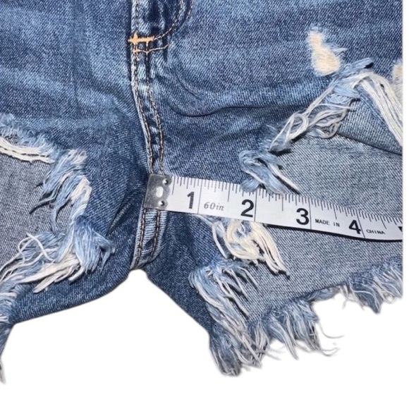 {EUC Rag & Bone Distressed Denim Cut-Off Low Rise Winnie Shorts Medium Wash 26} - Picture 9 of 9